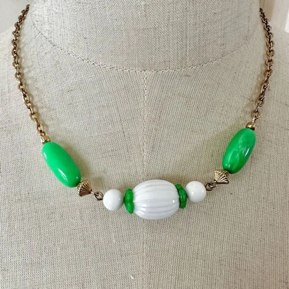 Avon Come Summer green and white vintage necklace